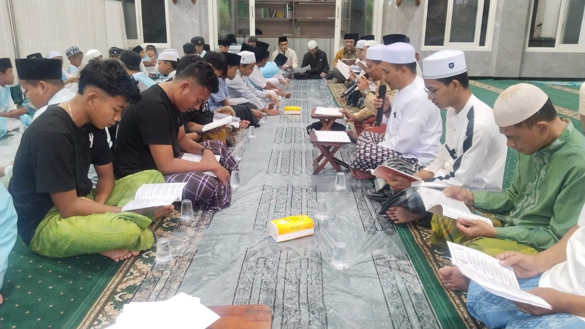 Sambut Hari Asyura, Jamaah Masjid Al Basyirah Ketuk Pintu Langit
